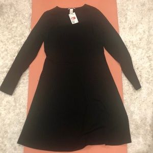 Black flowy H&M dress🖤